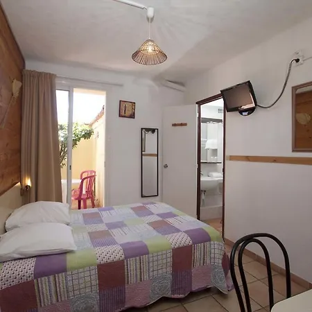 Hotel La Croix De Malte 2*